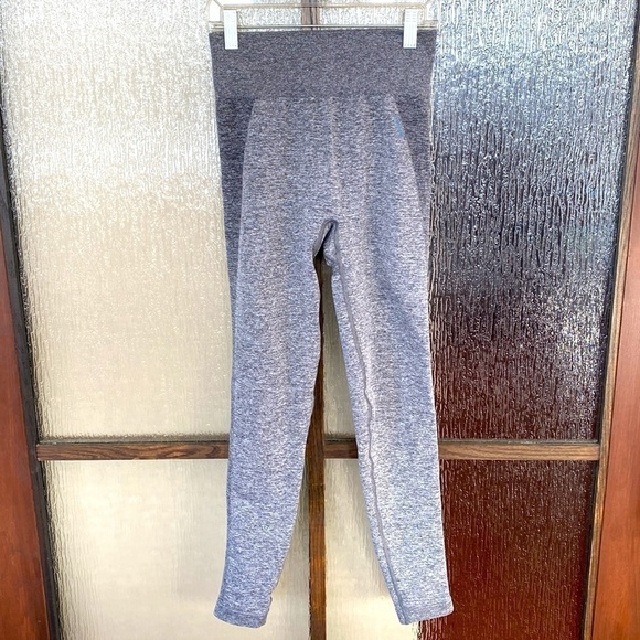 Gymshark legging in a two tone Heather gray in size Medium. EUC - Picture 4 of 5